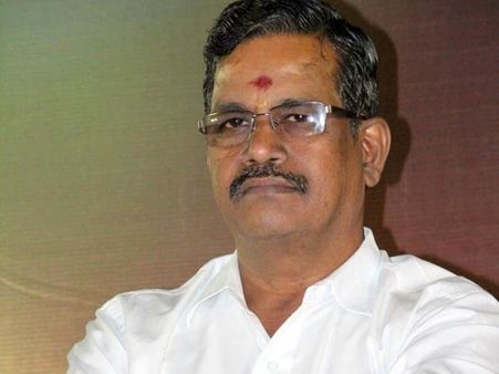 கபாலி... ப்ளாக் மெயில் செய்யும் இடைத்தரகர்கள்! - கலைப்புலி தாணு தரப்பு விளக்கம்