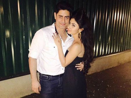 'நாகினி' மவுனி ராய்க்கும், டிவி நடிகருக்கும் திருமணமா?