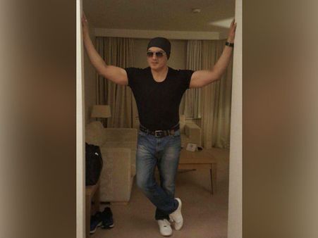 ஜிம் பாடியில் கும்மென்று இருக்கும் அஜீத்: தீயாக பரவிய தல 57 போட்டோ