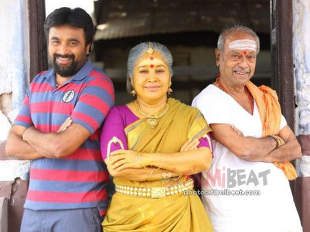 பலே கோவை சரளா சேச்சி... சசிகுமார் பாராட்டு மழை!