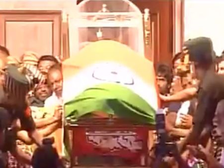 இரும்பு இதயம் நின்று போனதில் நொறுங்கும் இதயங்கள் எத்தனை அம்மா: கதறும் கோலிவுட்