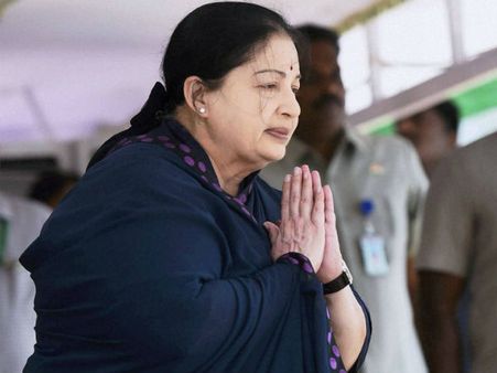 அதிசயம் நடக்கட்டும்: 'அம்மா'வுக்காக இறைவனிடம் கையேந்தி நிற்கும் கோலிவுட்