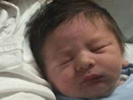 பிறந்து ஒரு நாளே ஆன குழந்தையை வச்சு செய்யும் நெட்டிசன்கள்: அது யார் தெரியுமா?