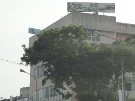 காசி தியேட்டரில் தகராறு: 15 பேரிடம் போலீஸ் விசாரணை