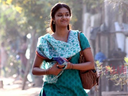 பாம்பு சட்டை படத்தில் கீர்த்தியின் உடையை பார்த்தால் அப்படியே 'ஷாக்' ஆகிடுவீங்க!