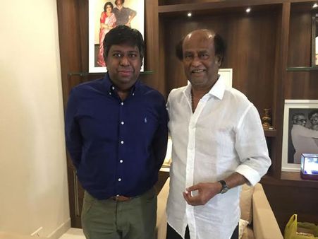 டிஜிடல் பாட்ஷாவை ரசித்துப் பார்த்த 'திரையுலக பாட்ஷா'!