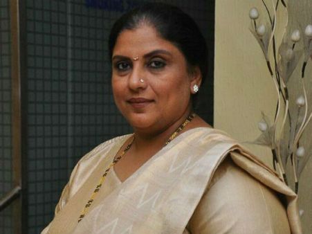 3 குழந்தைகளின் தாய், வித்தியாசமானவர்: 2 நடிகைகளை வறுத்தெடுத்த ஸ்ரீப்ரியா