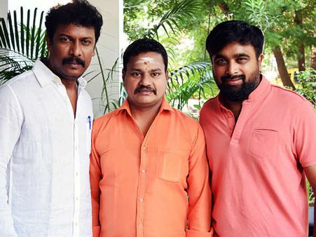 சமுத்திரக்கனி நடித்து இயக்கும் புதிய படம் தொண்டன்!