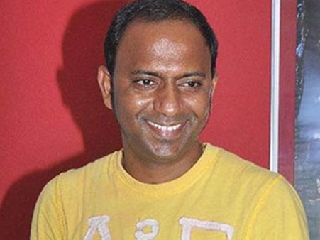 மறைந்த முதல்வர் ஜெயலலிதாவுக்கு இளையராஜா குரலில் அஞ்சலி செலுத்திய வர்ஷன்!