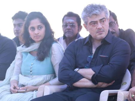 மீடியா வெளிச்சமே இல்லாமல் நடந்த முதல் சினிமா போராட்டம்!#Jallikattu