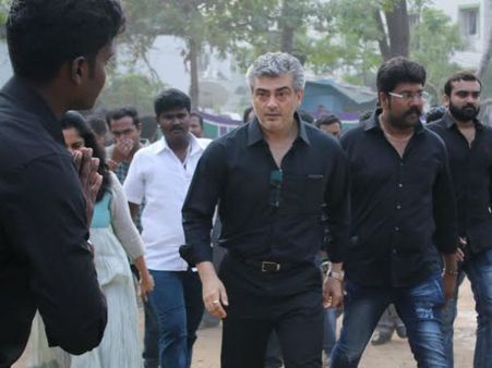 நடிகர் சங்க உண்ணாவிரதத்தில் அஜீத் - ஷாலினி... சூர்யா, சிவகார்த்திகேயனும் பங்கேற்பு!