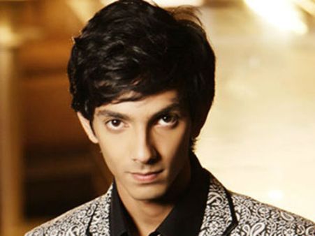 அனிருத்தா இது? சமூக வலைத் தளங்களைப் புரட்டிப் போட்ட ஆபாச வீடியோ!