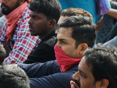 மெரீனா ஜல்லிக்கட்டு போராட்டத்தில் இணைந்தார் கார்த்தி!