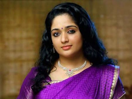 என்னை பார்த்தால் அப்படி தெரியுதா, இல்ல இப்படி தெரியுதா: நடிகை காவ்யா போலீசில் புகார்