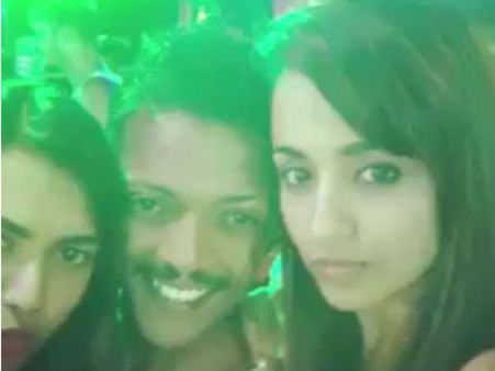 பார்ட்டியில் ஆண் நண்பருடன் ஆட்டம் போட்ட த்ரிஷா: வீடியோ இதோ