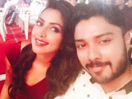 காதலர் தினம் கொண்டாடிய அமலா பால்: யாருடன் தெரியுமா?