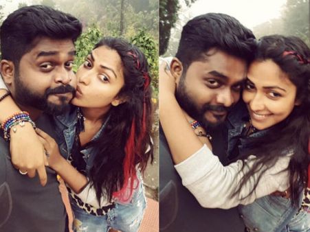 நண்பனுக்கு முத்தம்: அமலா பாலை கழுவிக் கழுவி ஊற்றும் நெட்டிசன்கள்