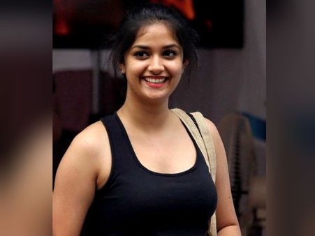 அய்யோ.. எடை ஏறிப்போச்சே... குறைக்க முடியலியே... தவிக்கும் டாப் நடிகைகள்!!