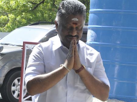 குவியும் ஆதரவு.... ஓபிஎஸ்ஸுக்கு ஆதரவாகத் திரளும் திரைப் பிரபலங்கள்!