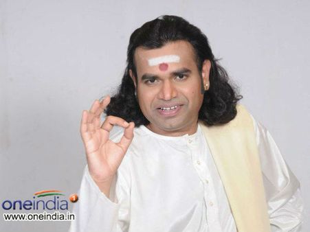 நானா மாட்டேங்கிறேன், சிக்க மாட்டேங்கிறா சார்: பிரேம்ஜி அமரன்