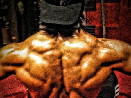 இது கிராபிக்ஸ் அல்ல: எந்த நடிகர் என்று கண்டுபிடிங்க பார்ப்போம்!