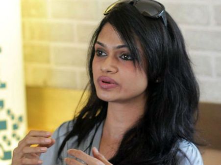 தனுஷ் மீது புகார் கூறிய பாடகி சுசித்ராவின் ட்விட்டர் கணக்கு ஹேக் செய்யப்பட்டதா?