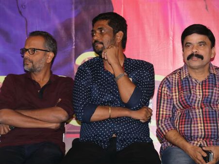 தங்கள் ரசிகர்களுக்கே விசுவாசமாக இல்லாத ஹீரோக்கள்! - சுரேஷ் காமாட்சி