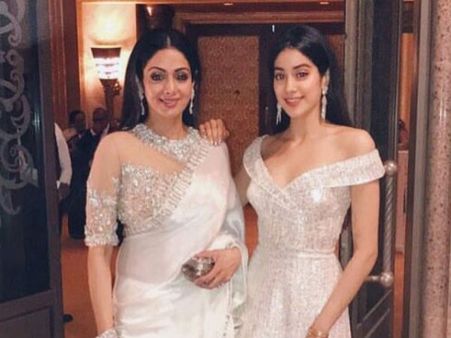 ஸ்ரீதேவி மகள் காதலர் தினத்தை யாருடன் கொண்டாடினார் தெரியுமா?