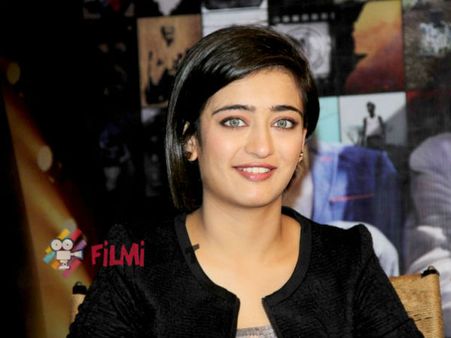 இரண்டே இரண்டு விஷயத்தால் பாலிவுட்டை திரும்பிப் பார்க்க வைத்த அக்ஷரா ஹாஸன்