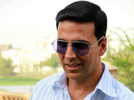 நாட்டுக்காக உயிர்விட்ட 12 ஜவான்களின் குடும்பத்திற்கு ரூ.1.08 கோடி அளித்த பிரபல நடிகர்