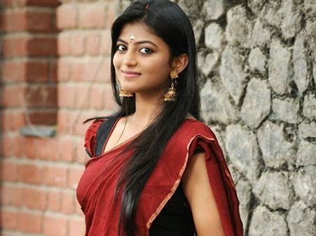 2 கன்டிஷன் போடும் ஆனந்தி: கடுப்பில் பல்லை கடிக்கும் தயாரிப்பாளர்கள்