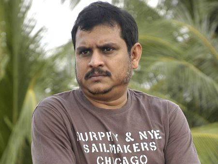 கடைசியில நீங்களும் பேய் சீஸனுக்குள் வந்துட்டீங்களே எழில்?