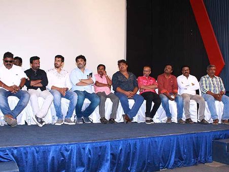 'எடப்பாடி, இனி நீ டெட்பாடி'.... விஷால் மேடையில் முகம் சுளிக்க வைத்த மன்சூர் அலிகான்!