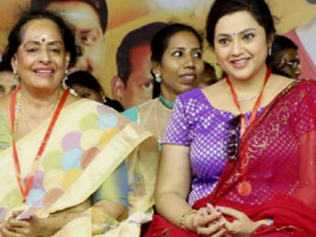 மகளிர் காங்கிரஸ் மாநாட்டில் நடிகைகள் கே.ஆர். விஜயா, மீனாவுக்கு விருது