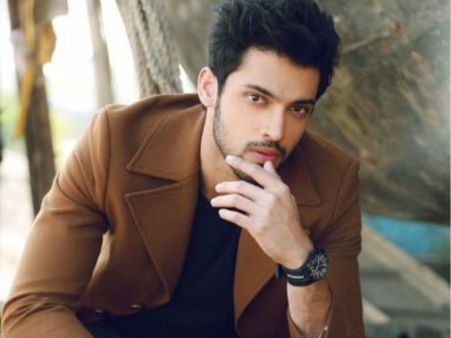 உறவுக்கு அழைத்தார், தவறாக நடந்தார்: பிரபல டிவி நடிகர் மீது மாடல் அழகி புகார்