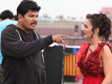 டிடிவி தினகரன் குழுவுக்கு பிரச்சாரம்... எமி ஜாக்சன் முடிவால் கடுப்பில் ஷங்கர்!