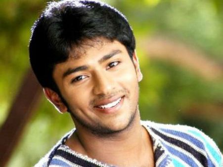 பெரிய ஆளுங்களுக்கு ஆதரவு குடுங்க,மற்றவர்களையும் வளர விடுங்க, ஏறி மிதிக்காதீங்க..வலிக்குது: சாந்தனு