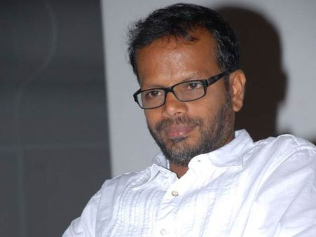 கோடம்பாக்க தேர்தல் ஜூரம்... விஷால் அணிக்கு இதமாக ஒரு பாட்டுப் போட்ட எஸ்எஸ் குமரன்!