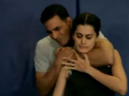 அலுவலகம், கல்லூரி செல்லும் பெண்களே! டாப்ஸியின் இந்த வீடியோவை முதலில் பாருங்க