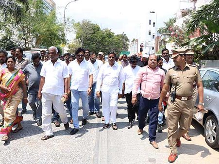 அரசியல் நப்பாசையில் இருக்கும் விஷாலை மக்கள் ஓட ஓட விரட்டியடிப்பார்கள்: கலைப்புலி தாணு ஆவேசம்