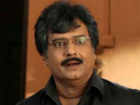 வெயில் சுட்டெரிக்கும் நேரத்தில் விவேக்கின் குளுகுளு பிரார்த்தனை