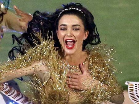 ஏமியை விடுங்க நாளைக்கு நைட் ஐபிஎல் நிகழ்ச்சியில் யார் ஆடுகிறார் தெரியுமா?