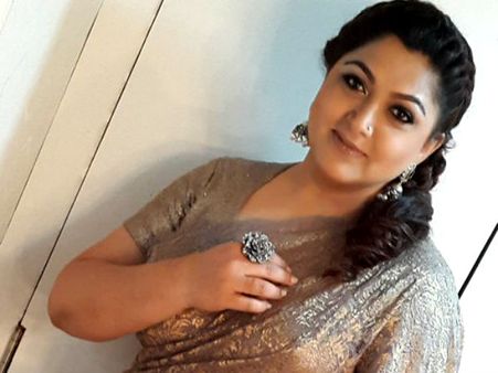 உங்க மணிரத்னத்தை விட்டுக்கொடுக்க மாட்டீங்களே: குஷ்புவை கலாய்த்த ரசிகர்