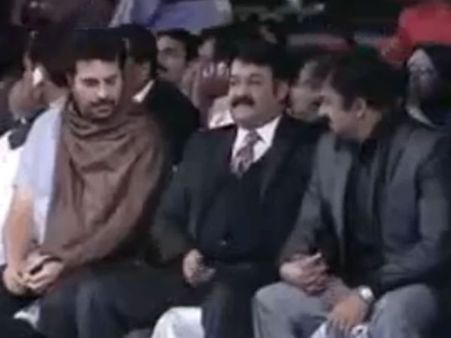 முட்டாள் ரசிகாஸ்: இந்த வீடியோவில் மோகன்லால் என்ன செய்கிறார்னு முதல்ல சொல்லுங்க- கேஆர்கே