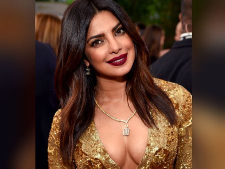 உலகின் 2வது மிக அழகான பெண்ணாக நடிகை பிரியங்கா தேர்வு: முதலிடம் யாருக்கு தெரியுமா?