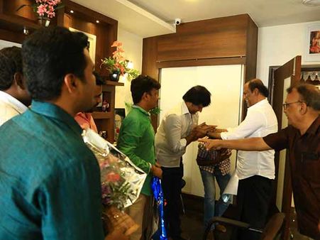 இந்த படத் தலைப்பு மாதிரியே அட்டகாசமா வருவீங்க! - ஜீவாவை வாழ்த்திய சூப்பர் ஸ்டார்