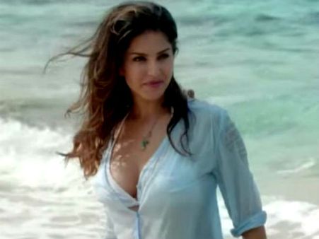 கருமம் கருமம் பார்க்க முடியலை: சன்னியின் காண்டம் விளம்பரத்திற்கு தடை கோரும் ஆர்பிஐ