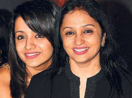 த்ரிஷாவால் உயிரை கையில் பிடித்துக் கொண்டிருக்கும் அம்மா உமா