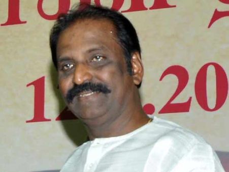 '7 டைம்ஸ்': வைரமுத்துவுக்கு தேசிய விருதுகள் வாங்கிக் கொடுத்த பாடல்கள் எவையெவை?