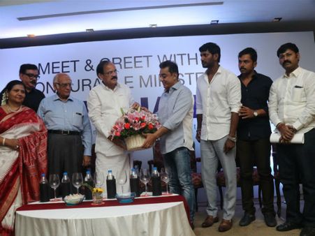 கமல் ஹாசனுக்கு விழா எடுக்க கமல் தலைமையிலேயே அமைச்சரிடம் மனு!!